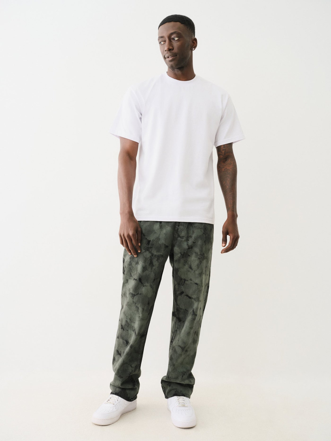 True Religion Bobby Sn Flap 32 Inseam Bijou Black Wash