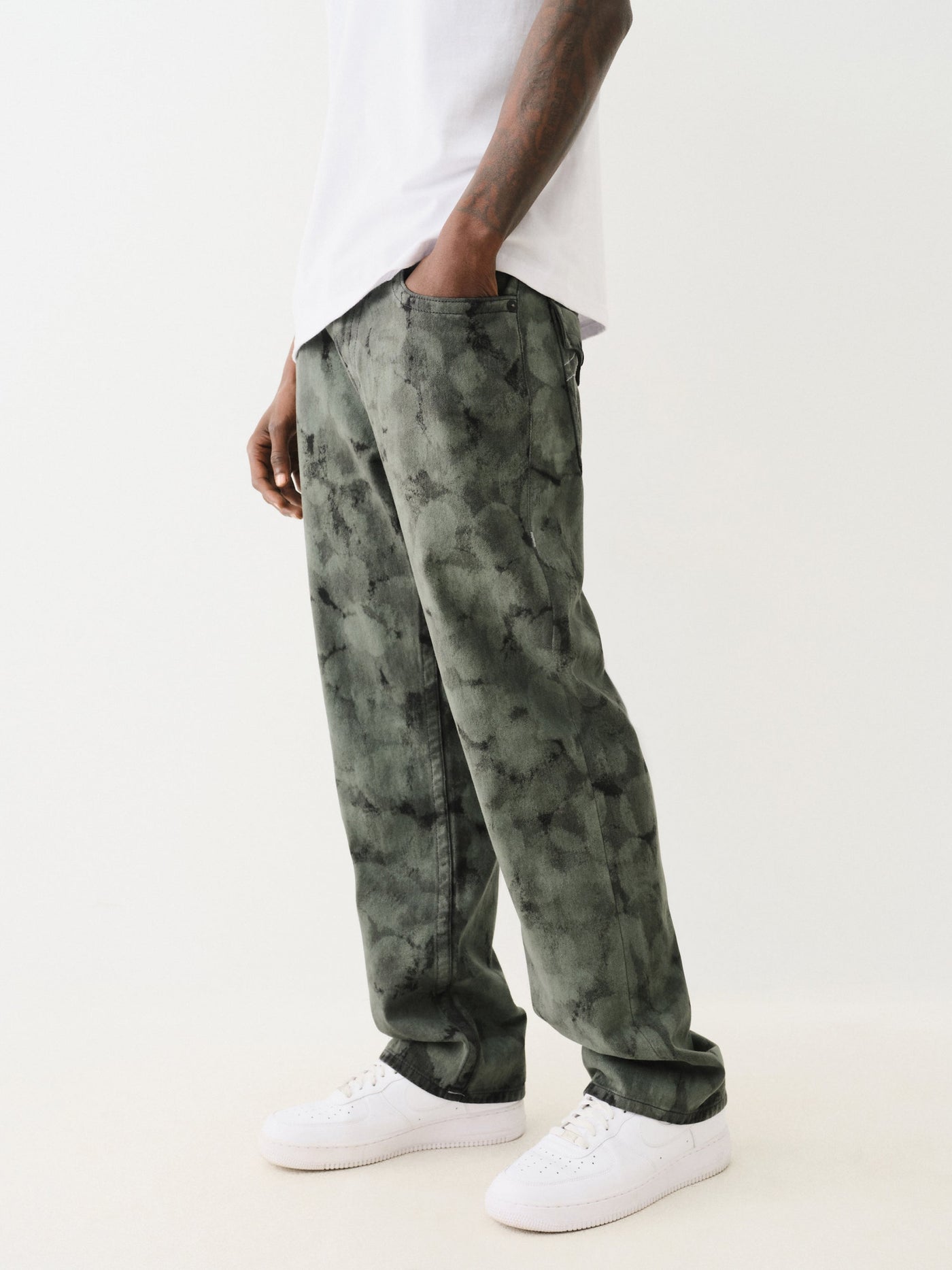 True Religion Bobby Sn Flap 32 Inseam Bijou Black Wash