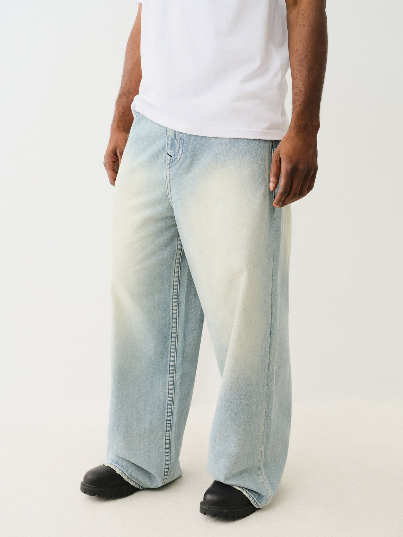 True Religion Mikey Sn Flap Kimmel Rd Light Wash